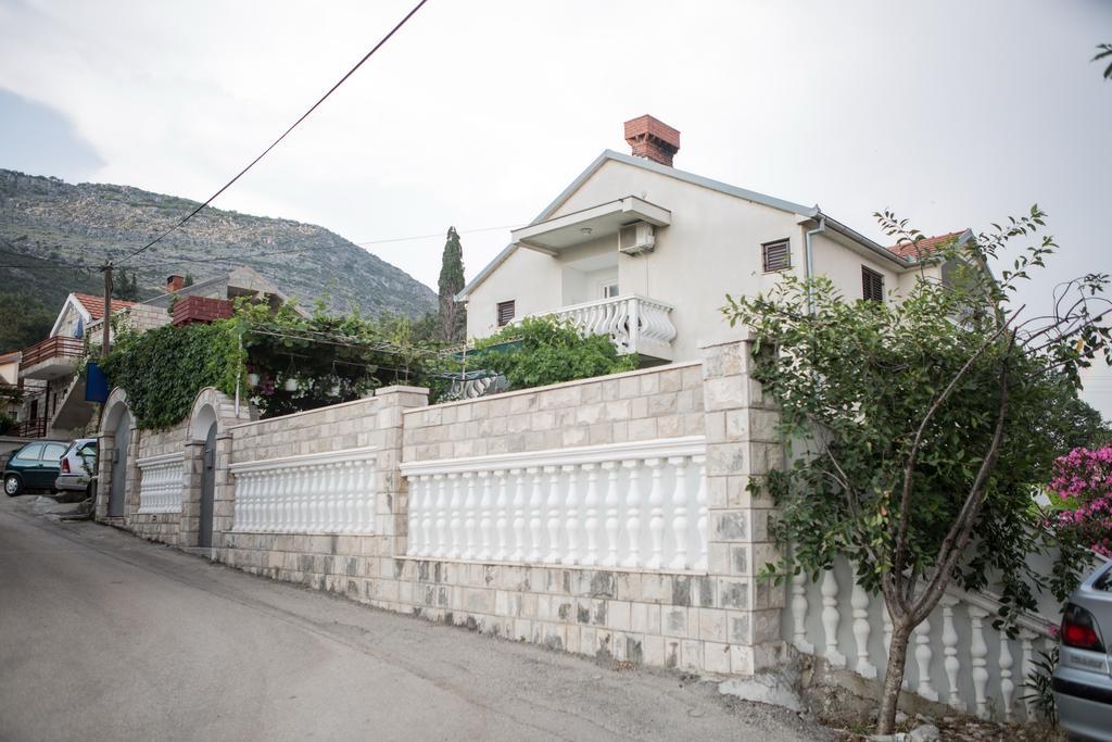 Villa Jelena Требинье Экстерьер фото